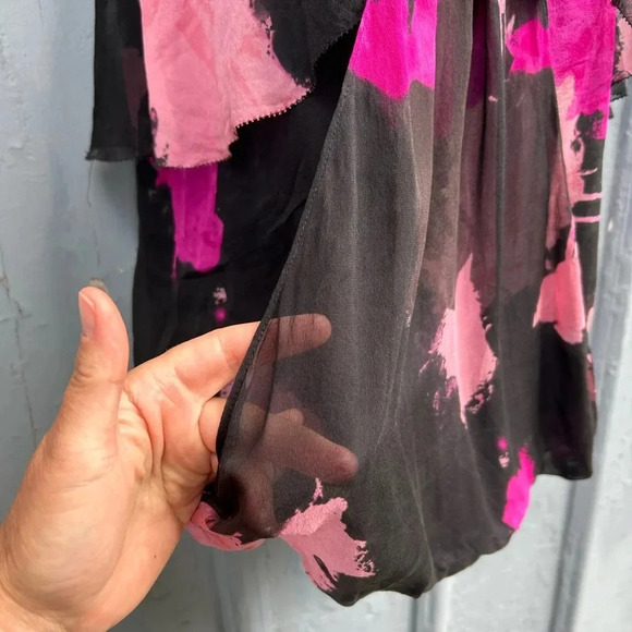 Diane Von Furstenberg Silk Ananas Blouse, size 4 - Picture 6 of 9